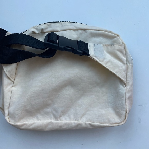 NWOT BAGGU Fanny Pack - Picture 8 of 11